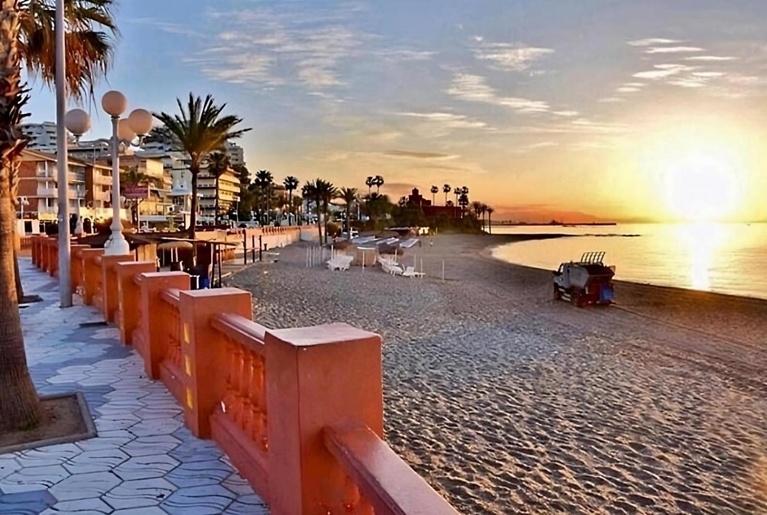 Jupiter. Moderno Estudio. Vistas Al Mar Y Montana Benalmádena Exteriör bild